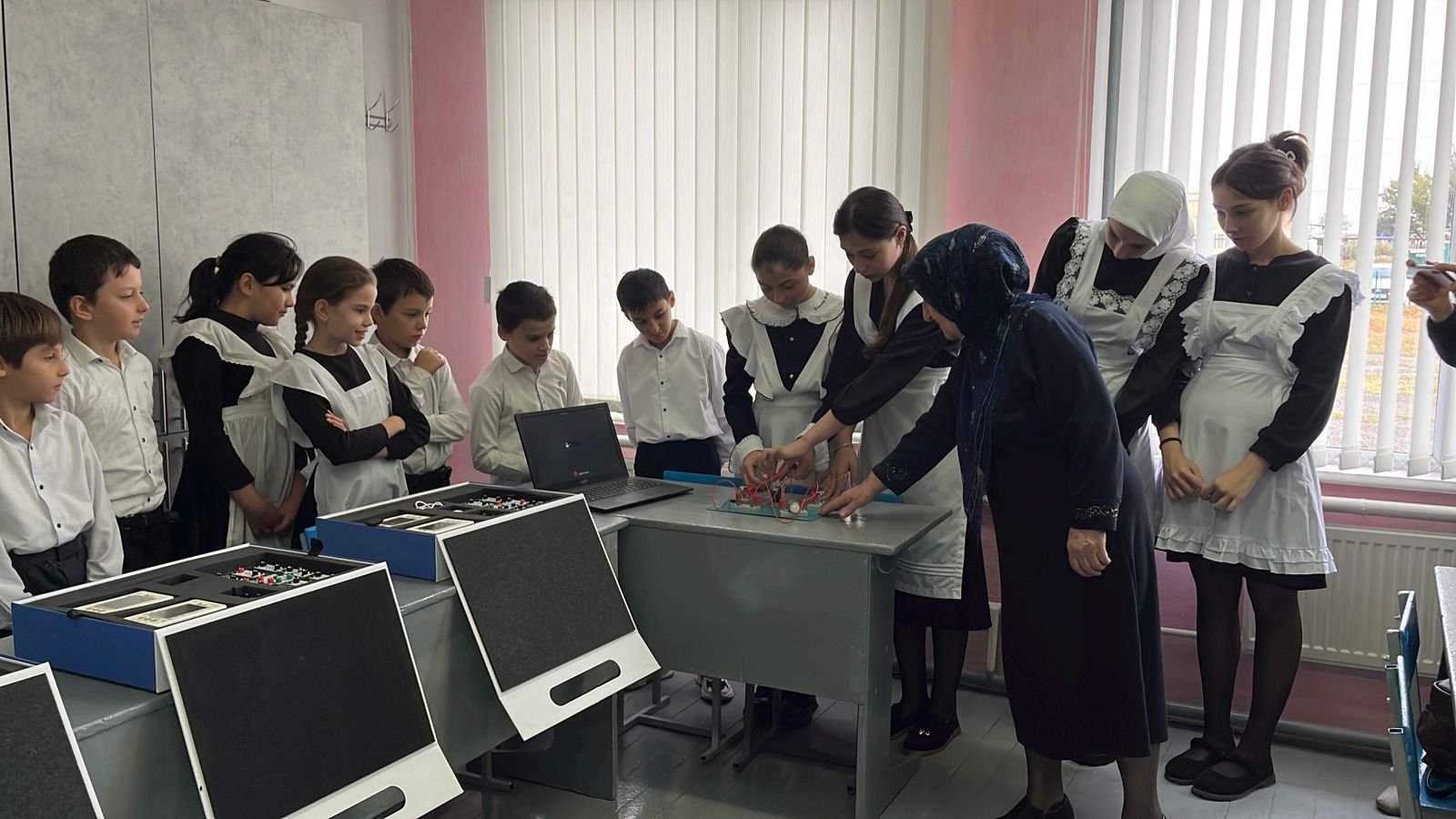 Экскурсия в Центр Точка Роста учащихся 4-5 классов. Ох, уж эта физика!